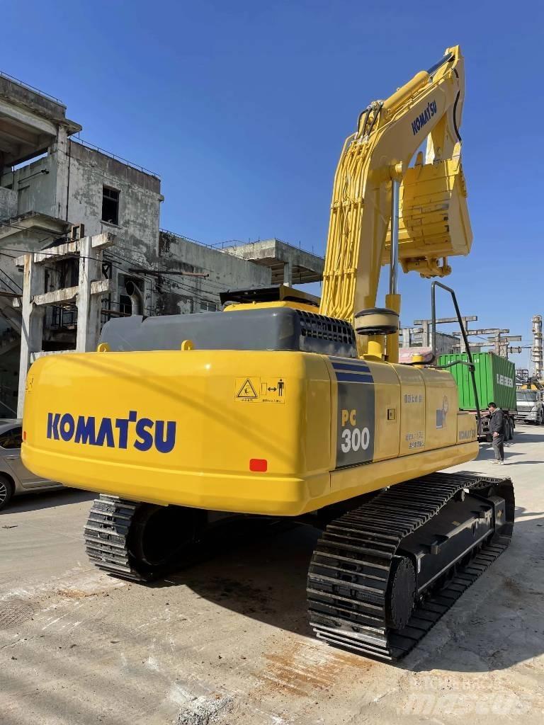 Komatsu PC300-7 Bandgrävare