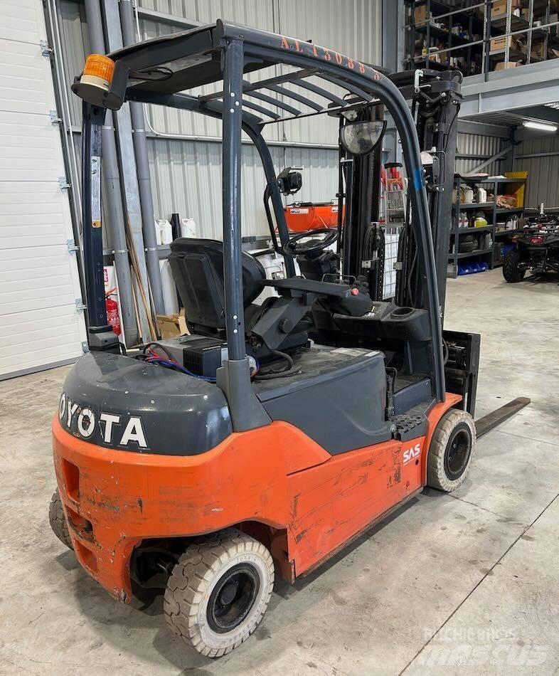 Toyota 8 FBMT 16 Elmotviktstruckar