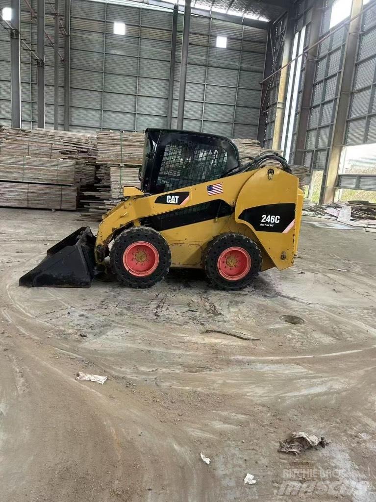 CAT 246 C Kompaktlastare