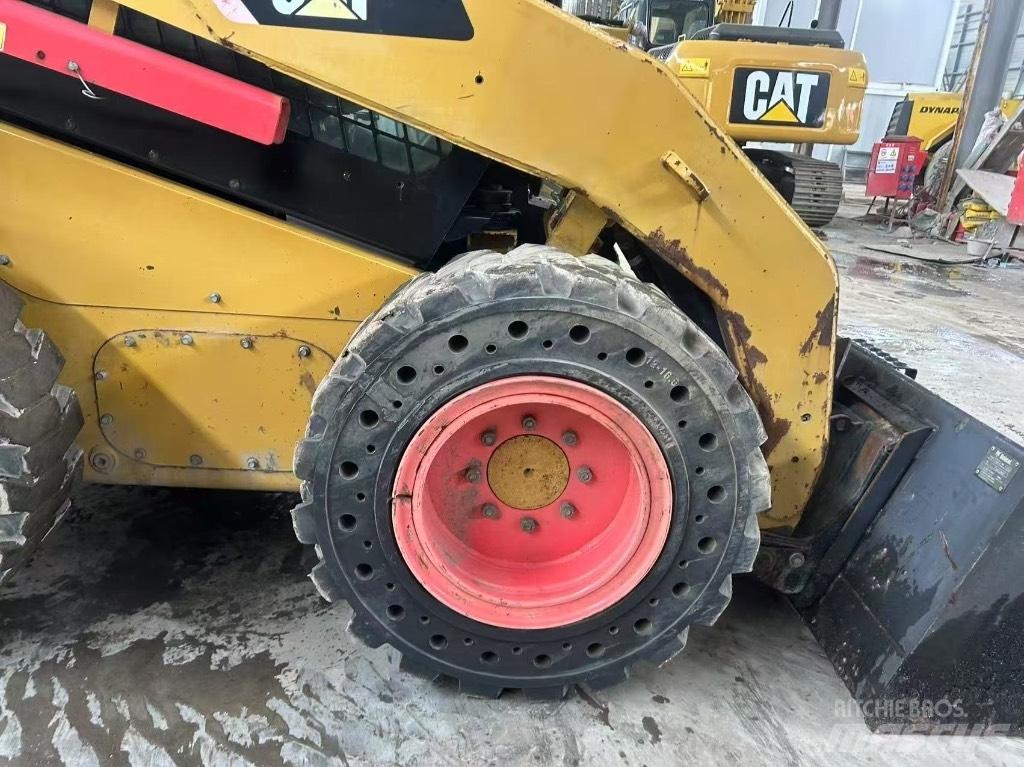 CAT 246 C Kompaktlastare