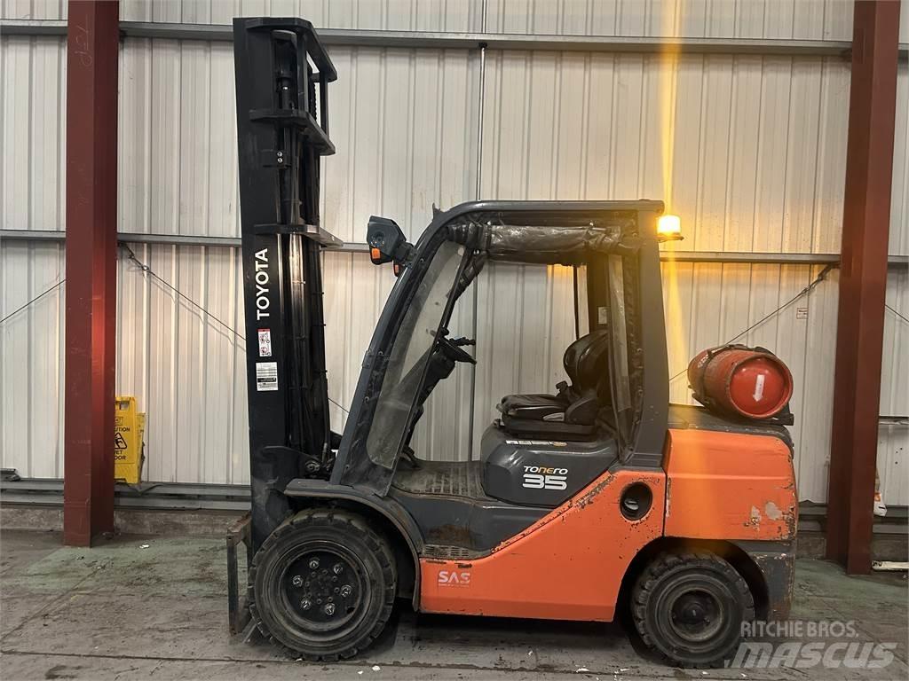 Toyota 02-8FGJF35 Gasolmotviktstruckar