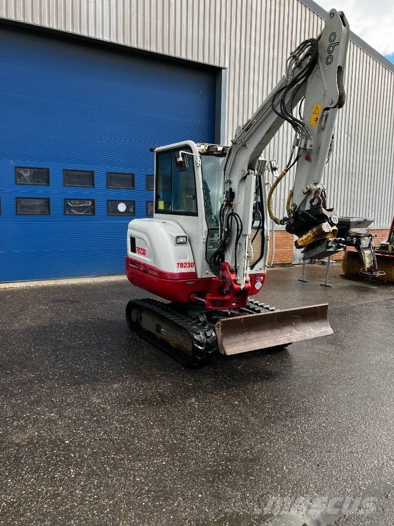 Takeuchi TB 230 Minigrävare < 7t