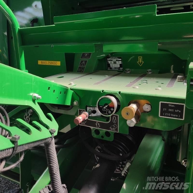 John Deere F441M Rundbalspressar