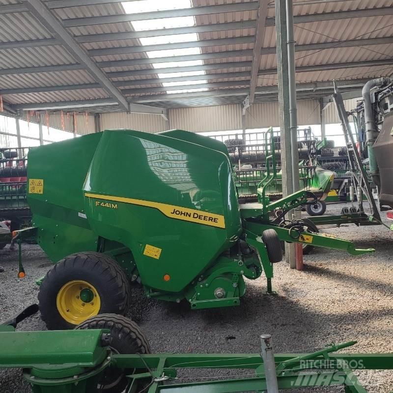 John Deere F441M Rundbalspressar