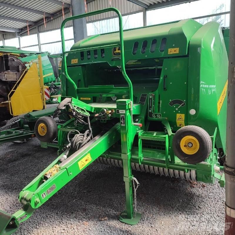 John Deere F441M Rundbalspressar