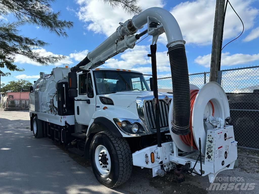 International 7400 Slamsugningsbil