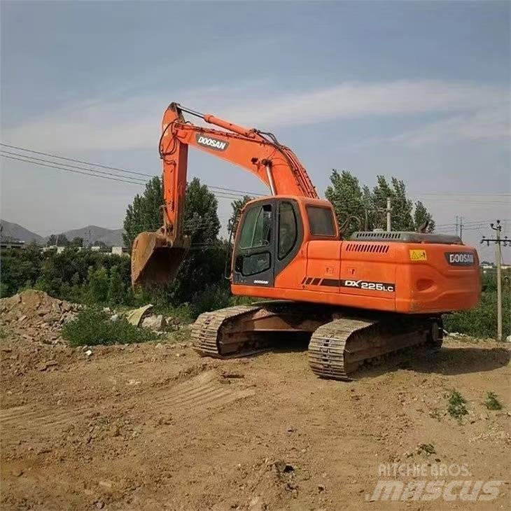 Doosan DX 225 LC-9C Bandgrävare