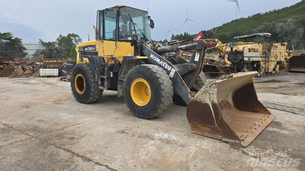 Komatsu WA 250 Hjullastare
