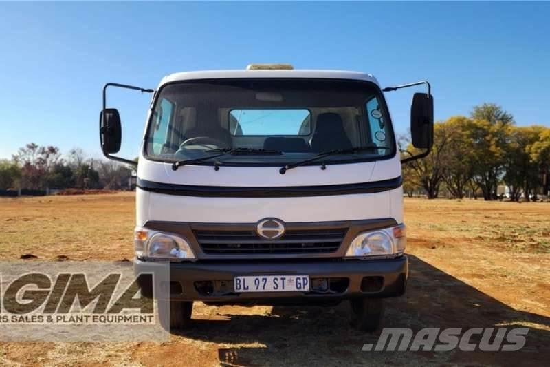 Hino 300 Roll Back Övriga bilar