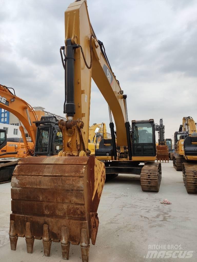 CAT 329 D Bandgrävare