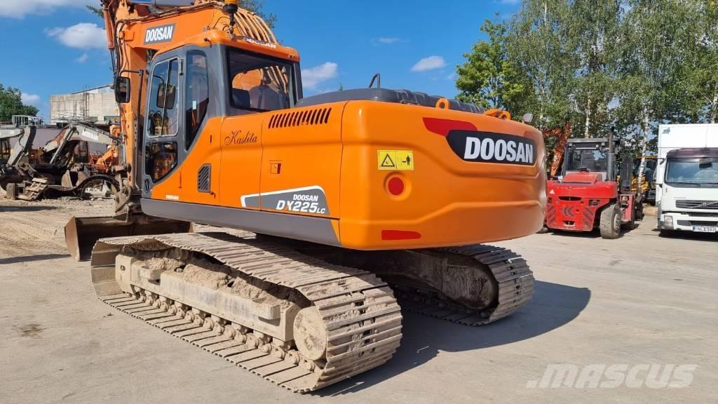 Doosan DX 225 Bandgrävare