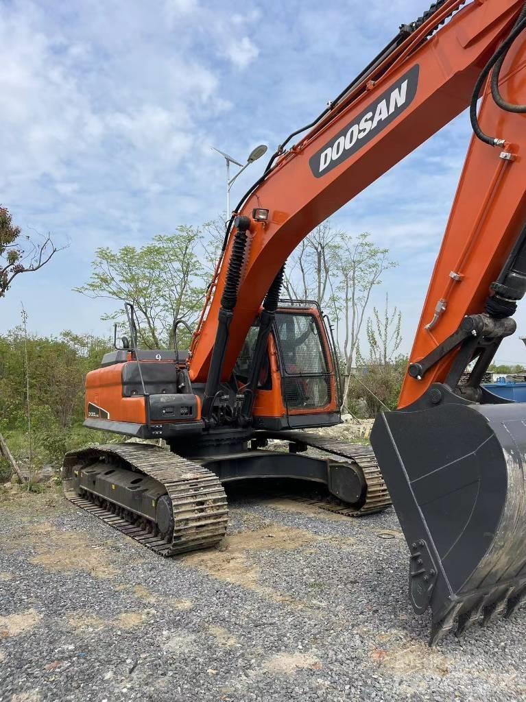 Doosan DX 300 LC Bandgrävare