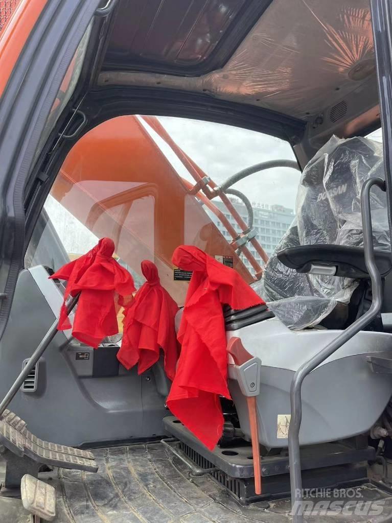 Doosan DX 300 LC Bandgrävare