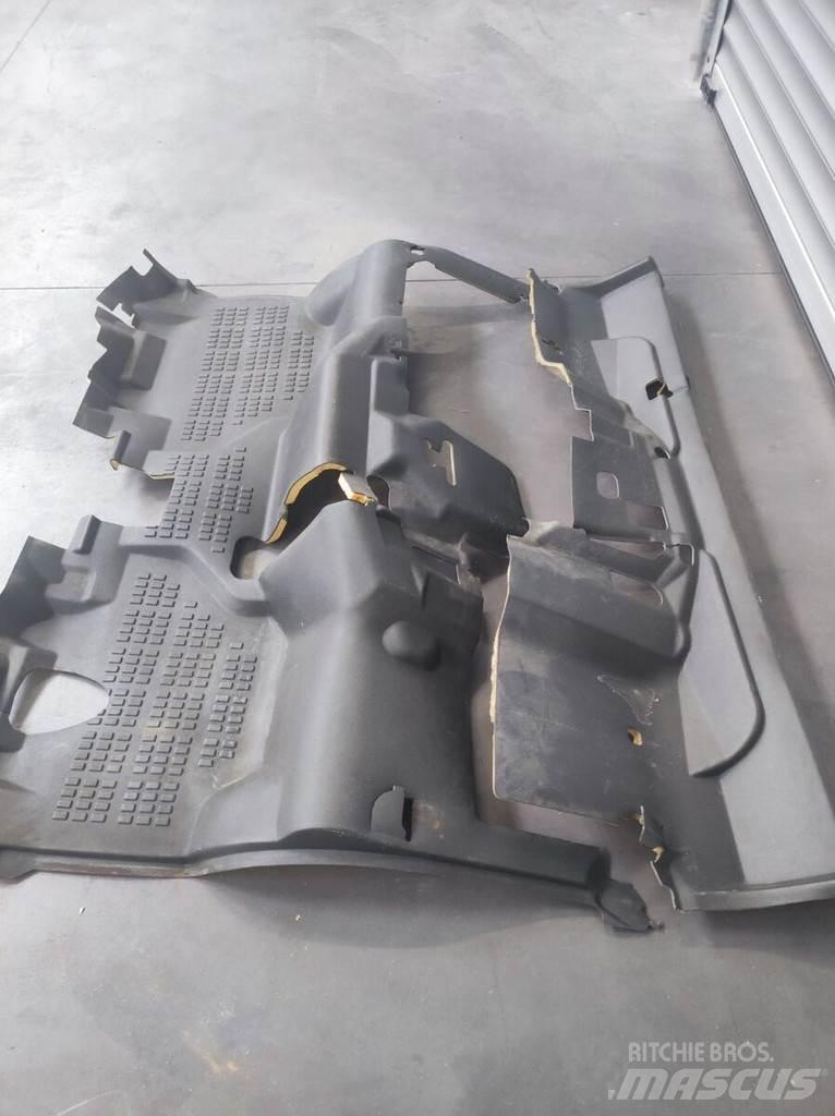 Nissan Floor Mat Hytter och interiör