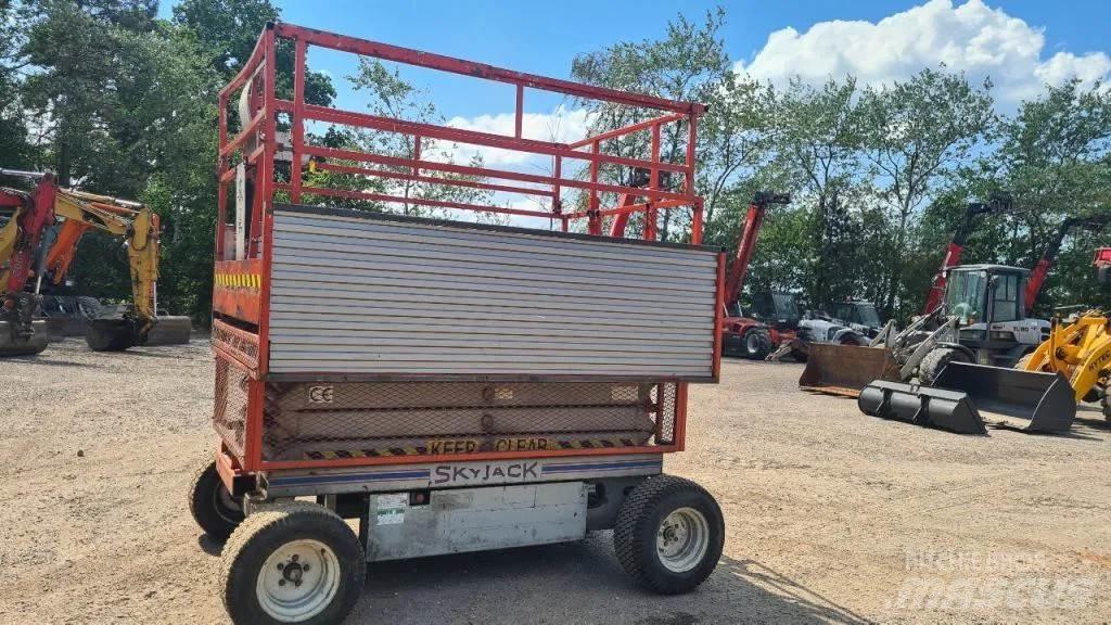 SkyJack 6832 Saxliftar