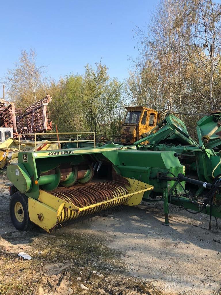 John Deere 459 Fyrkantspressar