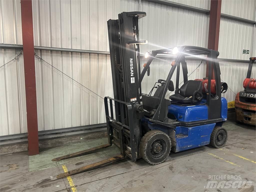 Nissan UD02A20PQ Gasolmotviktstruckar