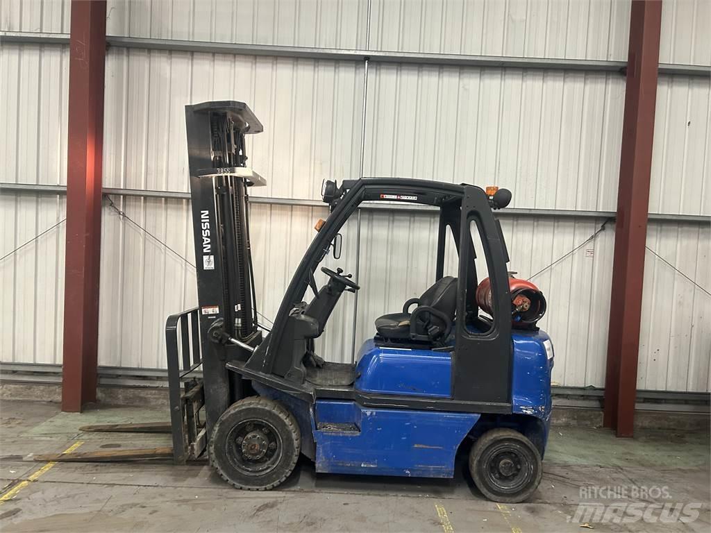 Nissan UD02A20PQ Gasolmotviktstruckar