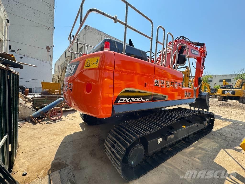 Doosan DX 300 LC-9S Bandgrävare