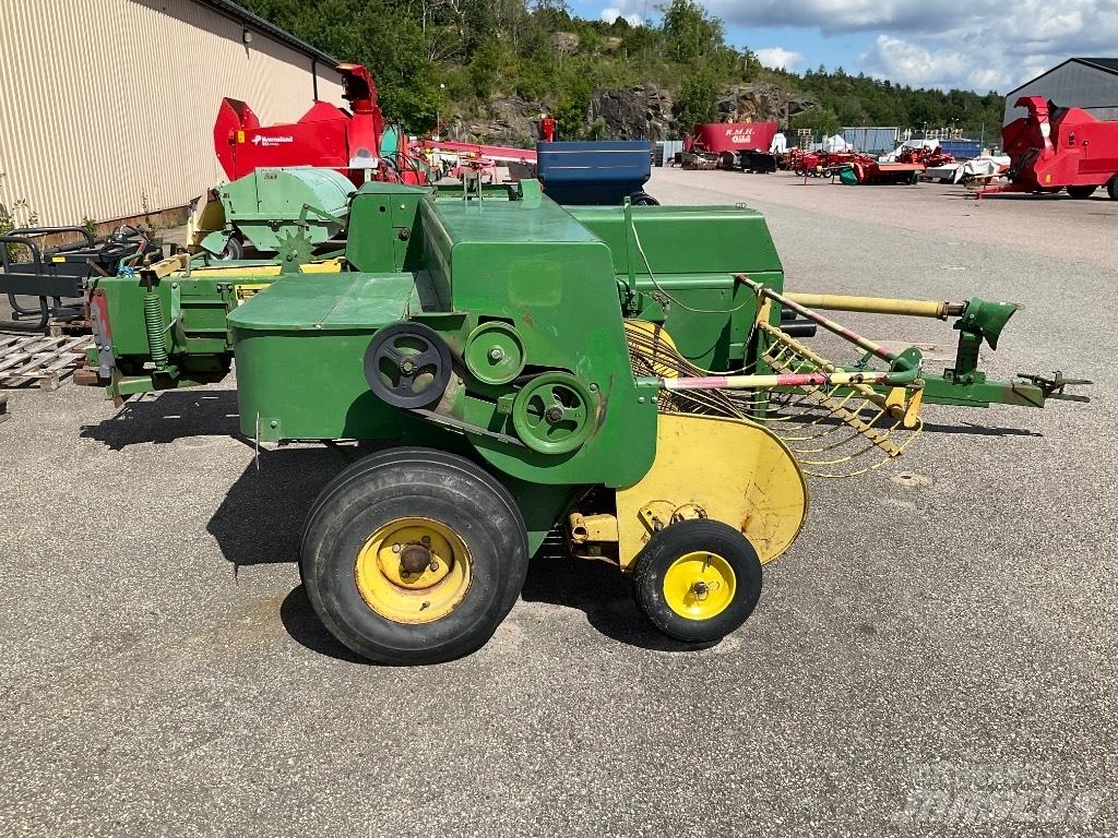 John Deere 440 Fyrkantspressar