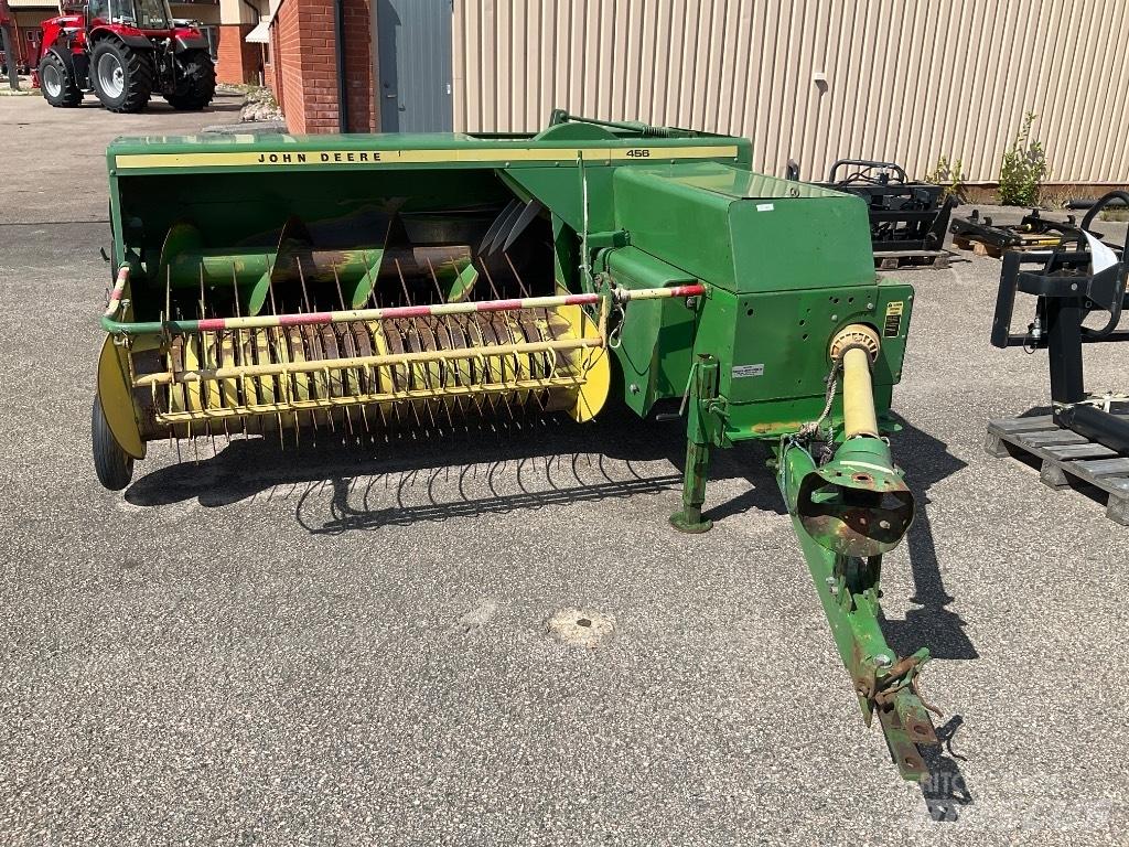 John Deere 440 Fyrkantspressar