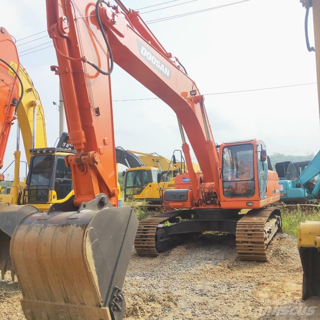 Doosan DX 300 LC Bandgrävare