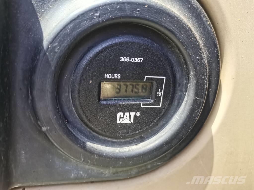 CAT 320 C L Bandgrävare