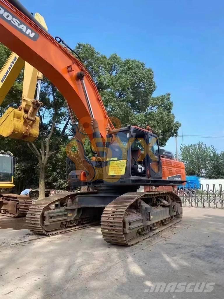 Doosan DX530 LC Bandgrävare