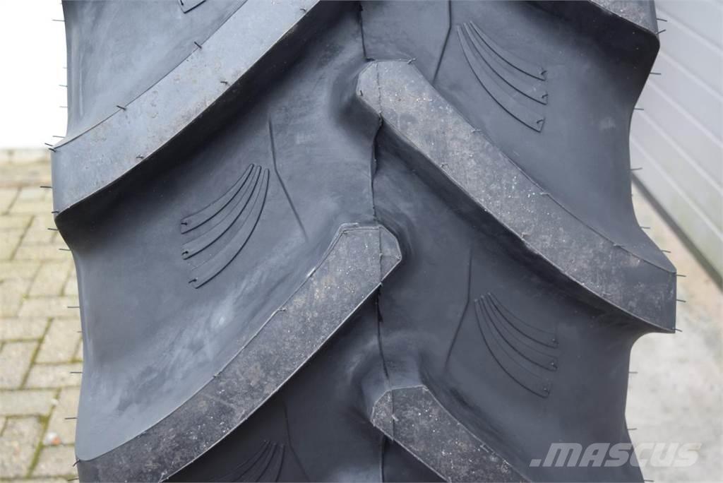  520/70R34 ***GRI*** Däck, hjul och fälgar