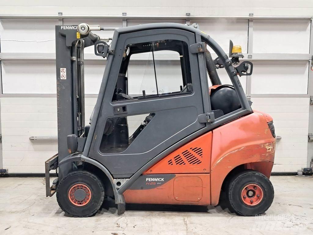 Linde H25T-02 Gasolmotviktstruckar