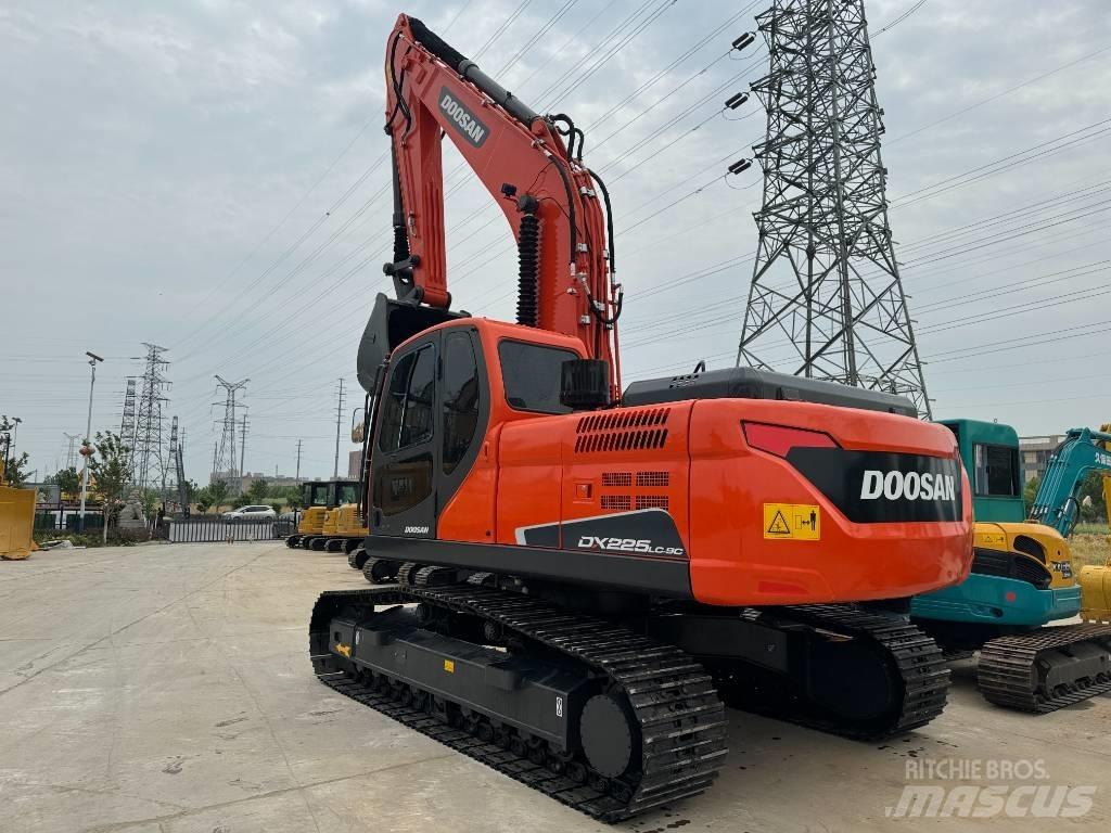 Doosan DX 225 LC-9C Bandgrävare