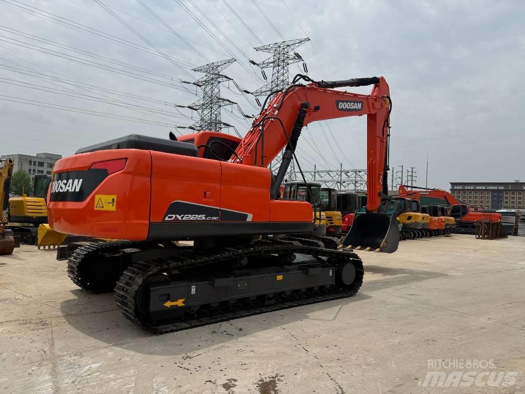 Doosan DX 225 LC-9C Bandgrävare
