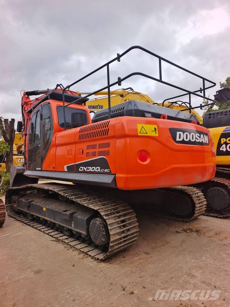 Doosan DX 300LC-9C Bandgrävare