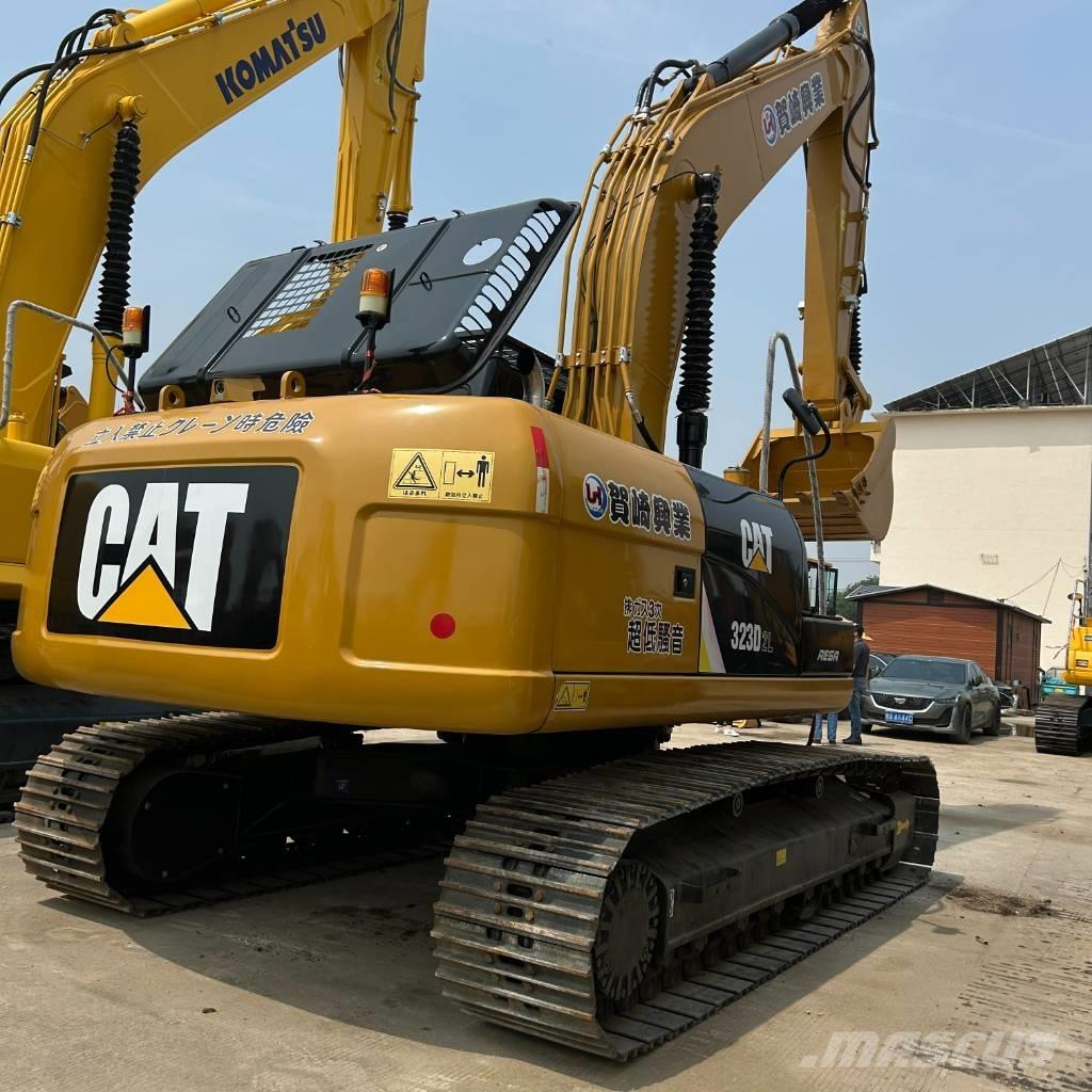 CAT 323D2L Bandgrävare