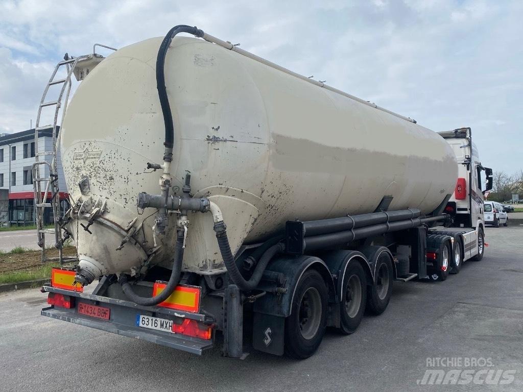 Spitzer SK2452 Tanktrailer