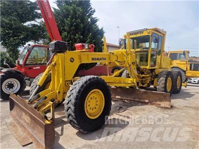 Komatsu GD 521 A-1 Väghyvlar
