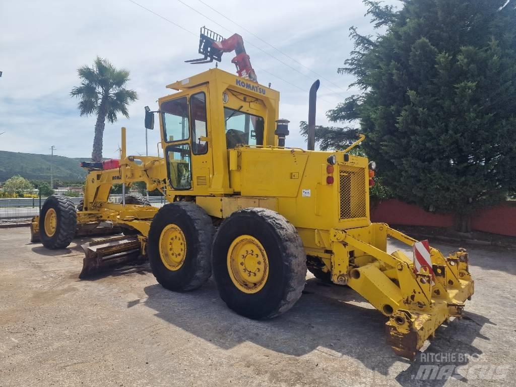 Komatsu GD 521 A-1 Väghyvlar