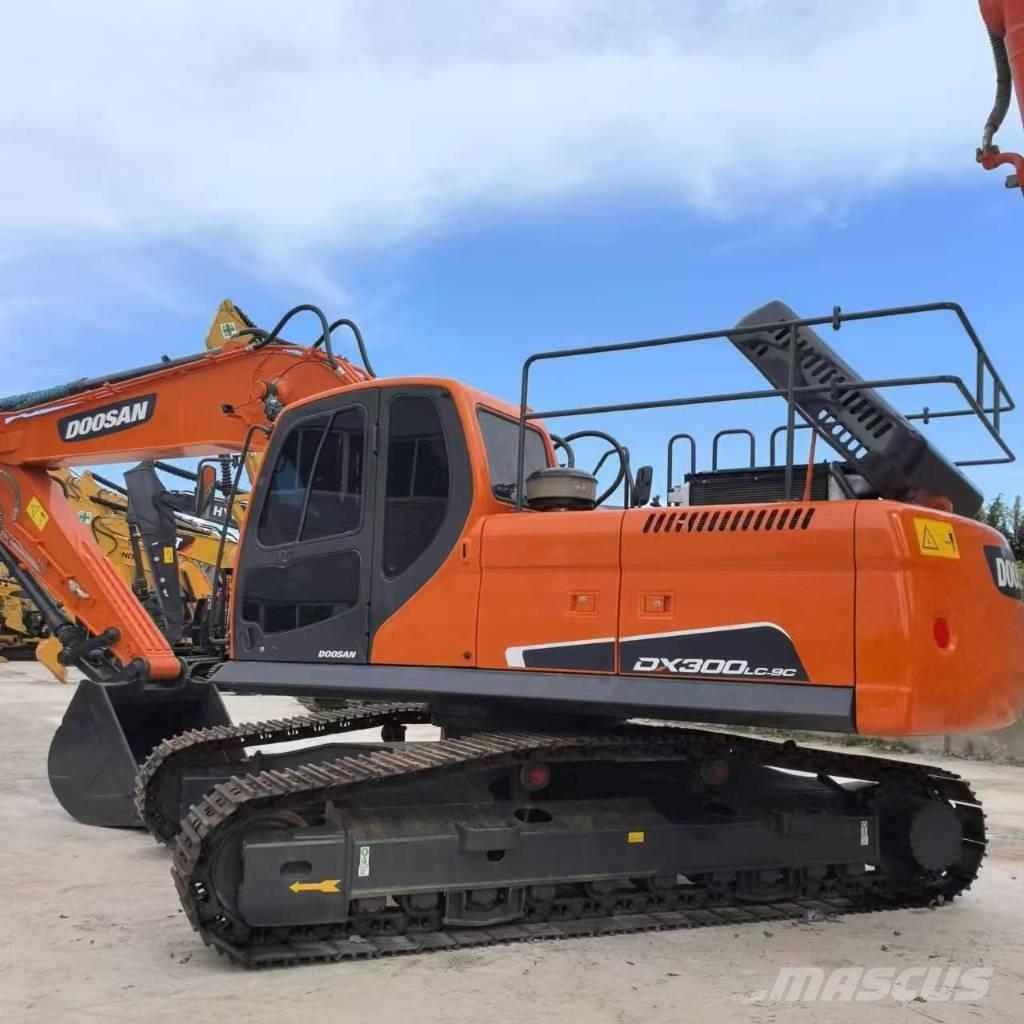 Doosan DX 300 Bandgrävare