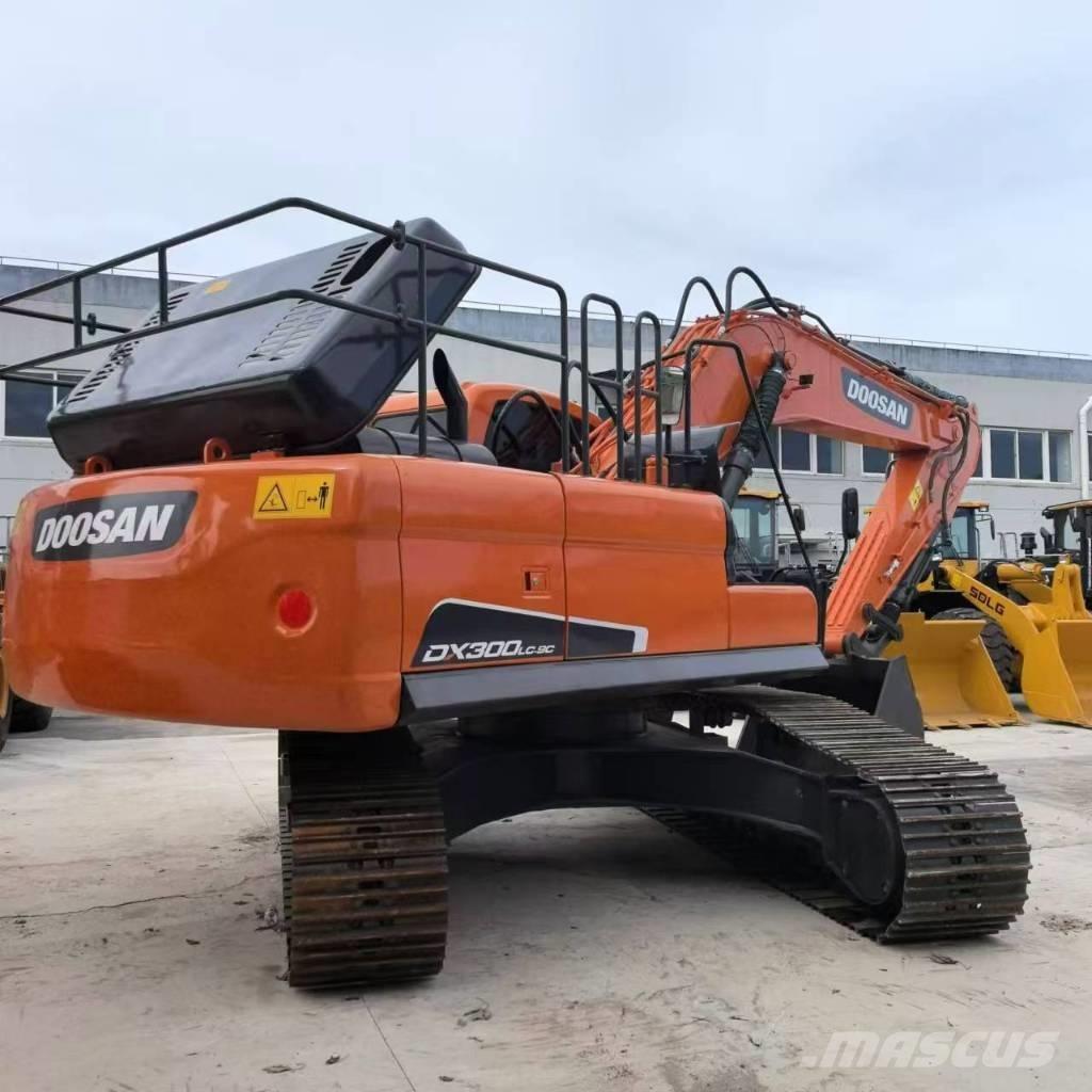 Doosan DX 300 Bandgrävare