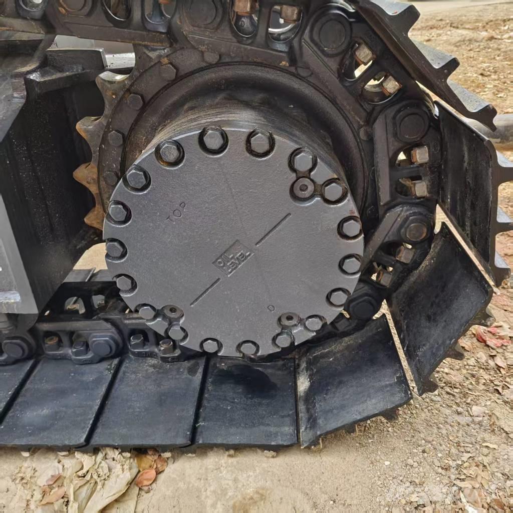 Komatsu PC 200-8 Bandgrävare