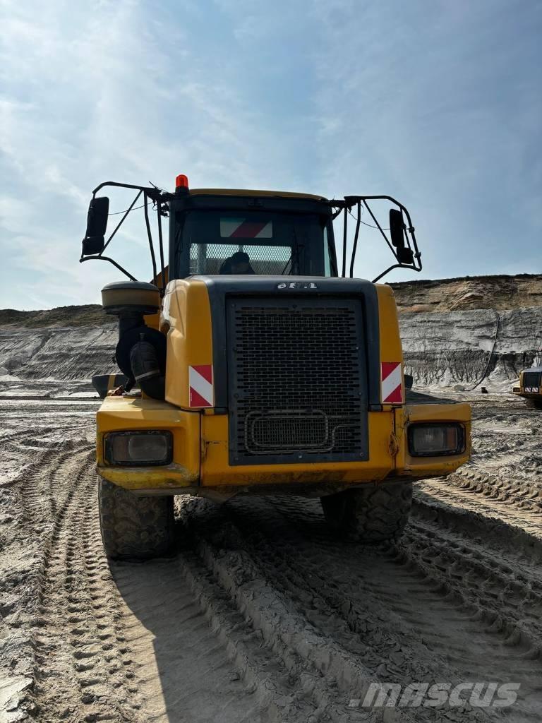 Bell B 25 Midjestyrd dumper