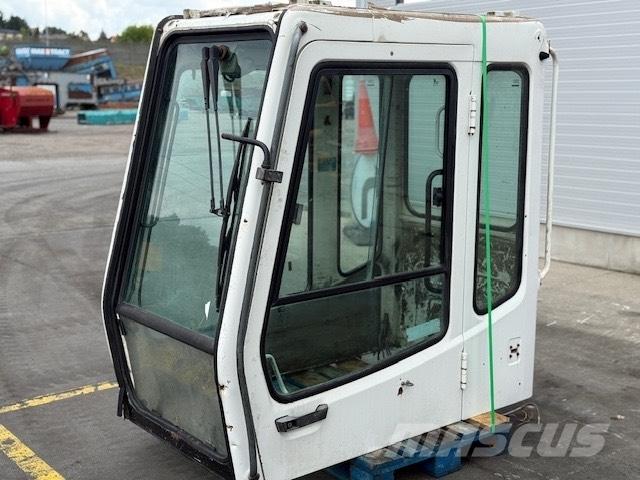 Liebherr CAB SERIE B Hytter och interiör