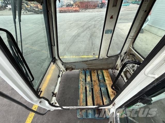 Liebherr CAB SERIE B Hytter och interiör