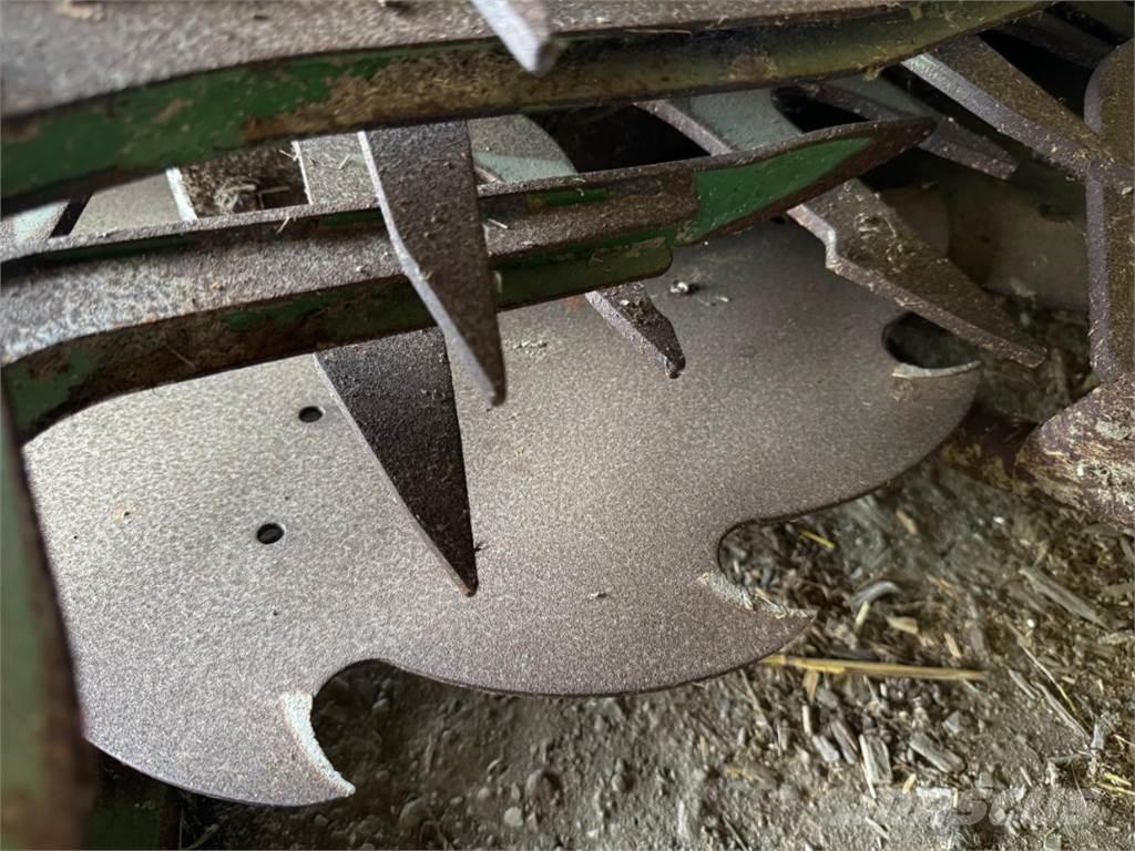 Krone BigX 780 Fälthackar