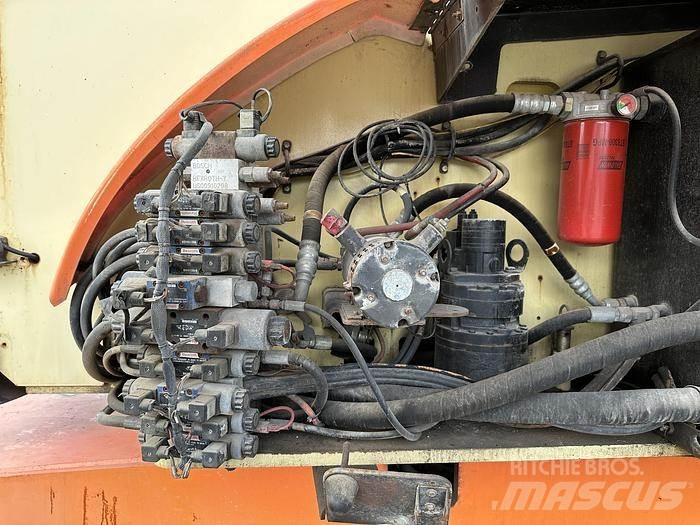 JLG 800AJ Bomliftar