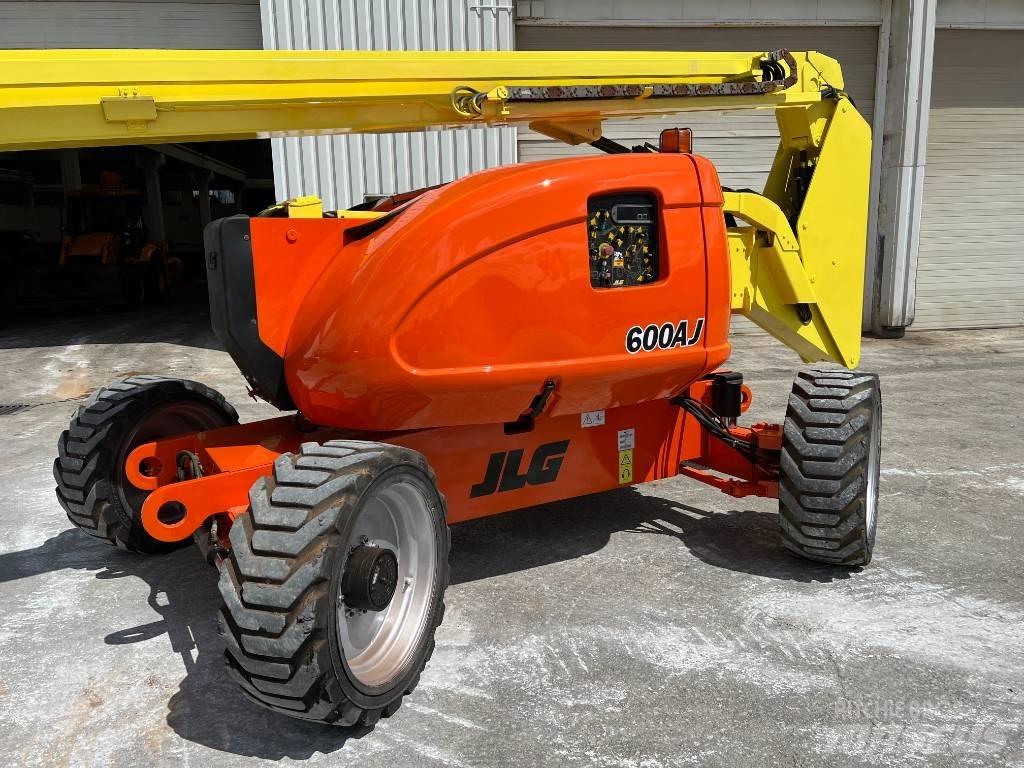 JLG 600 AJ Bomliftar