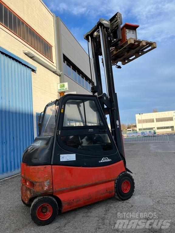 Linde E 25 Elmotviktstruckar
