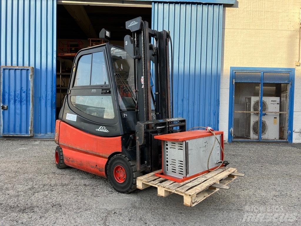 Linde E 25 Elmotviktstruckar