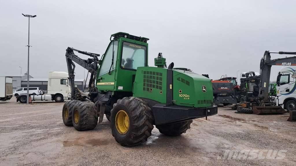 John Deere 1070 D Skördare