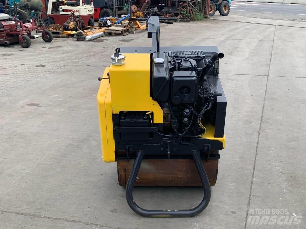 Mecalac MBR 71 Bogserande Vibratorvältar